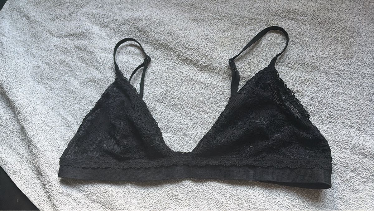 Autres dessous: Schwarzer Spitzen Bralette Grösse M neuwertig – D'occasion à Opfershofen TG par dan_nxk8