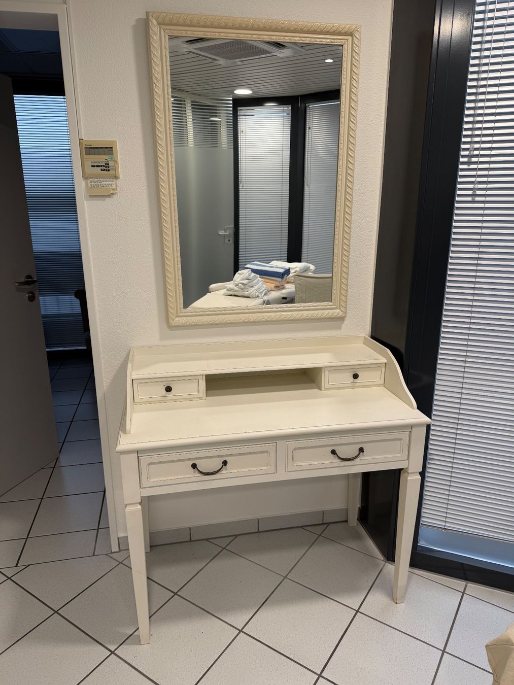 Tavoli da trucco: Schminktisch mit Spiegel – Usato da Merenschwand venduto da kmo_8hbs 1