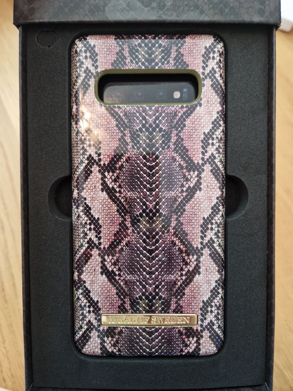 Samsung Telefoni cellulari / Smartphones: Ideal of Sweden Handyhülle Galaxy S10 - Ruby Python – Nuovo e nell'imballaggio originale da Sursee venduto da saj_5rfk 1