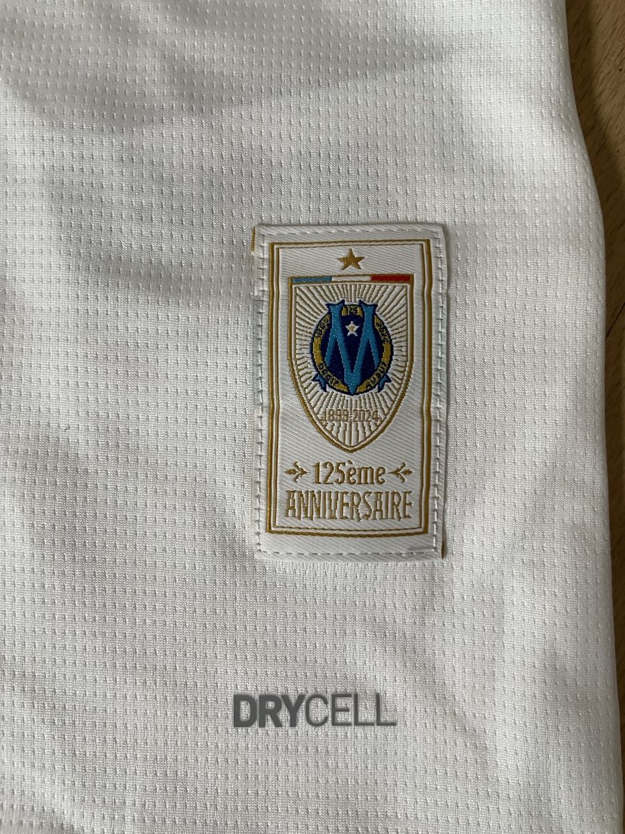 Puma Canottiere & Pantaloni: Maillot OM blanc édition limitée 125 ans – Nuovo e nell'imballaggio originale da Basel venduto da Medecardo 4