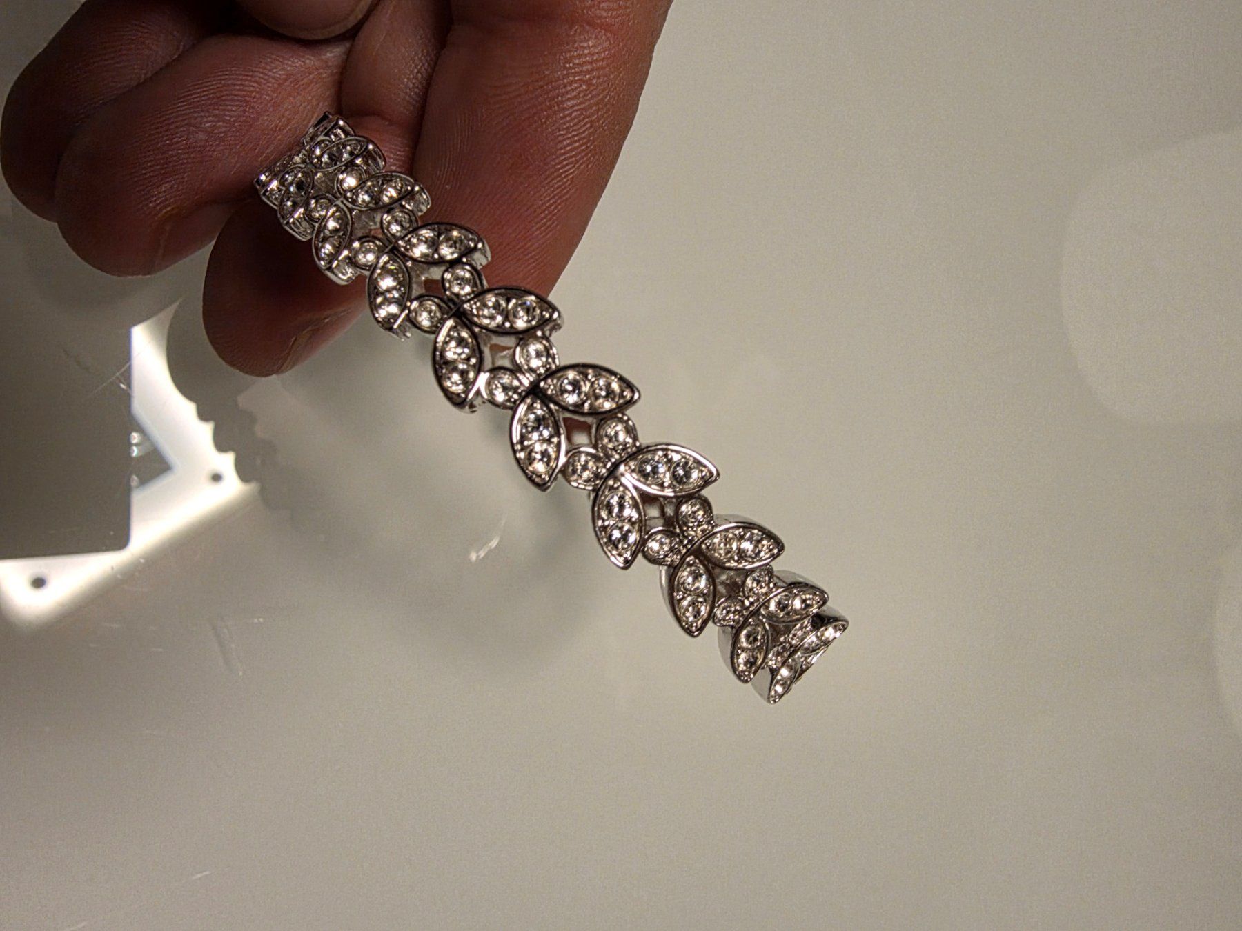 Bracciali & Braccialetti: Silberfarbenes Armband mit Muster, neuwertig, SWAROVSKI – Nuovo (secondo la descrizione) da Zürich venduto da qer_2t8q 5