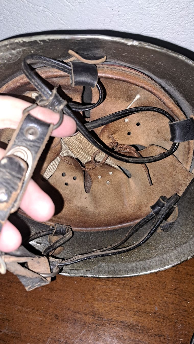 Pompieri: 2 Helme Feueewehr 1 Uniform Mütze – Usato da Kölliken venduto da Upcycling-by-Mc-TAM 4