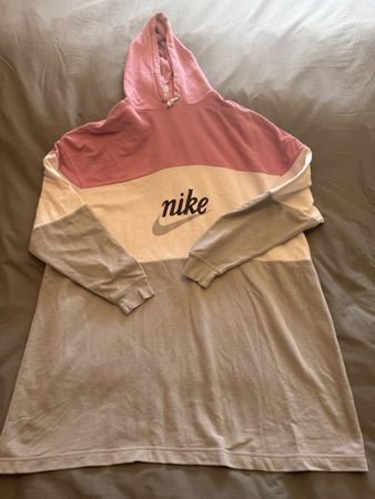 Robe pull Nike taille Xl