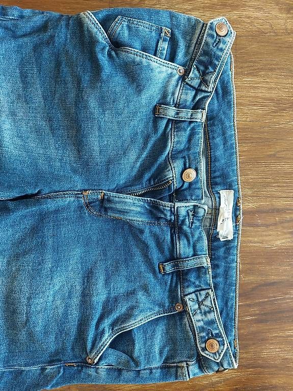 Jeans: Jeansshorts + Gratis Accessoire  – Usato da Emmetten venduto da sandra0310 1