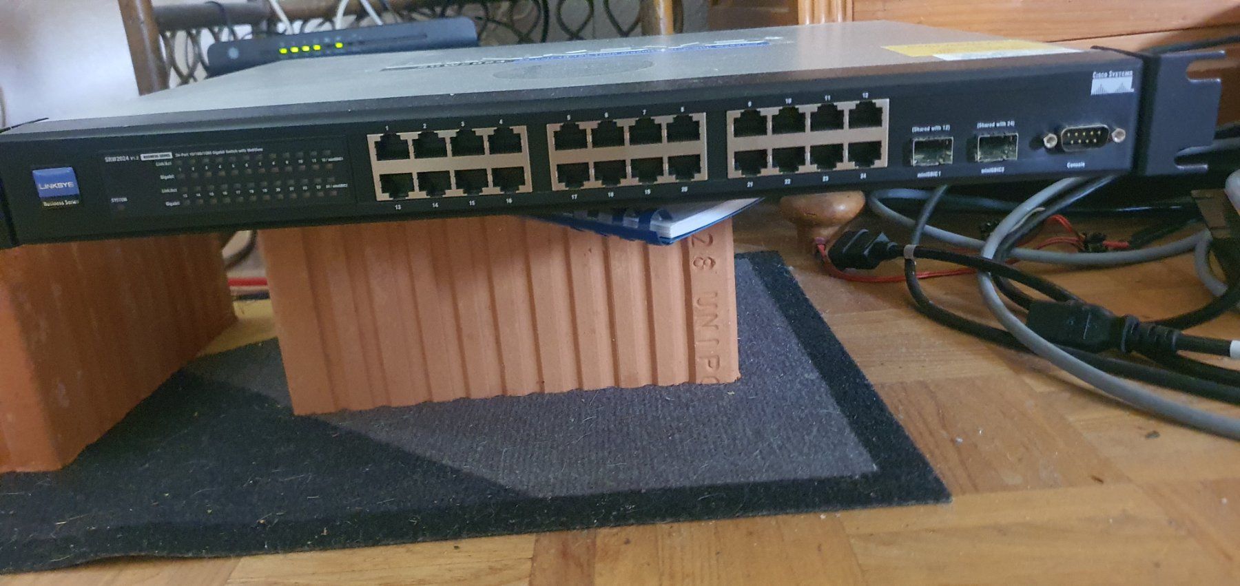 PC: GIGABIT SWITCH LINKSYS 24 Port – Usato da Siggenthal-Station venduto da bianco7 1
