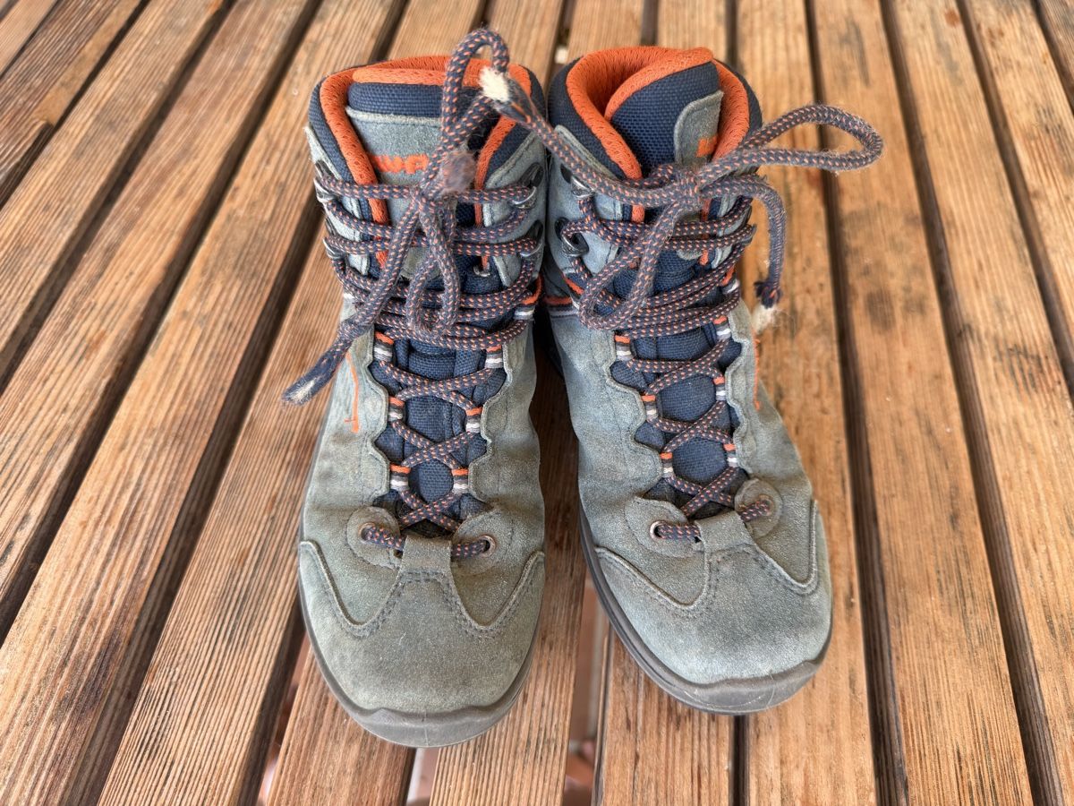 Lowa Scarpe per ragazzi: Wanderschuhe LOWA 33 – Usato da Nussbaumen AG venduto da sputnikrules