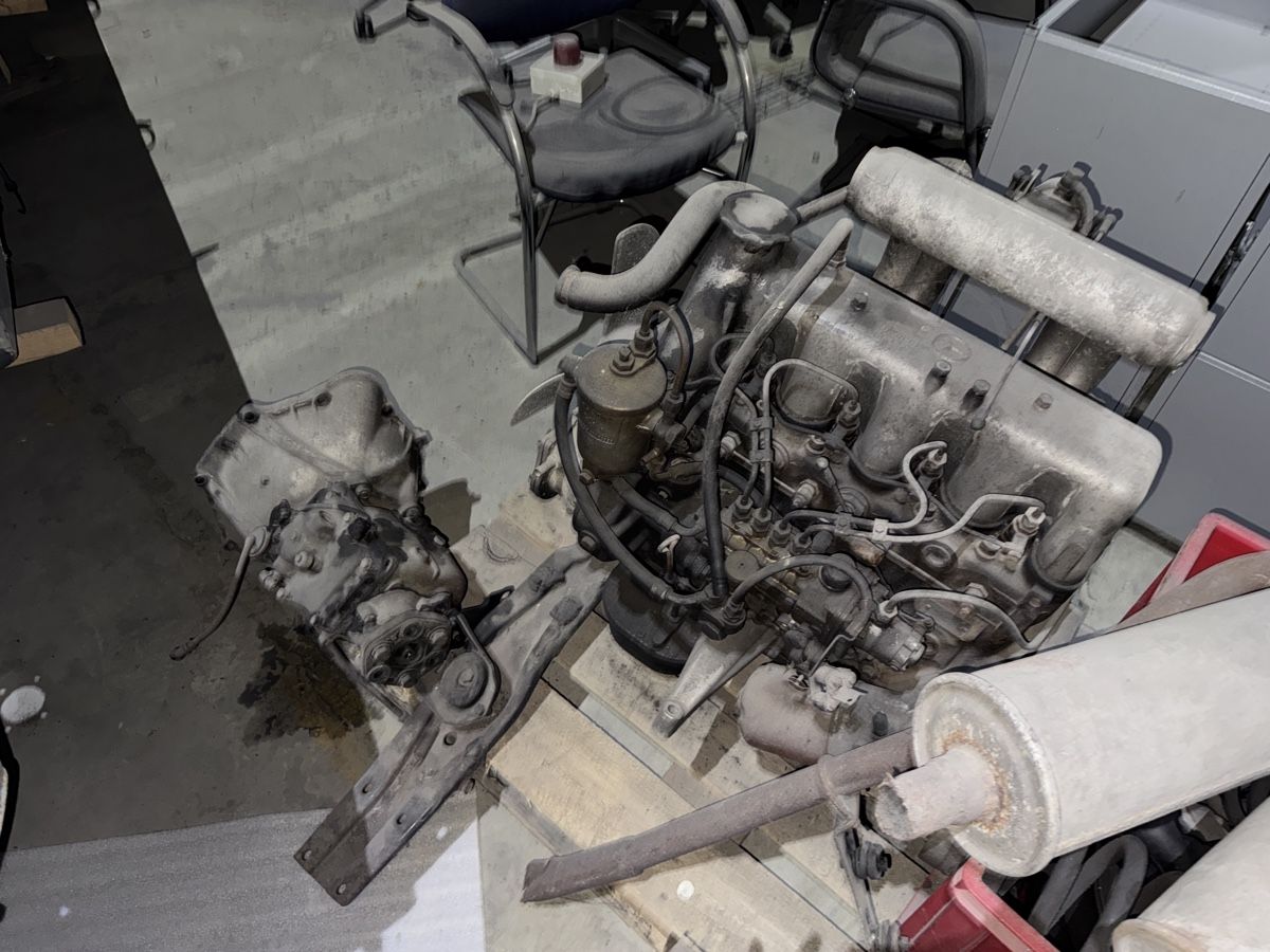 Mercedes-Benz Autos: Oldtimer Mercedes 200 D   – Défectueux à Oensingen par tri_n9r7 1