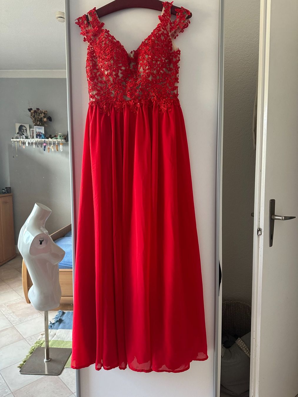 Kleider: Abendkleid – Neu (gemäss Beschreibung) aus Balsthal von dasesaro
