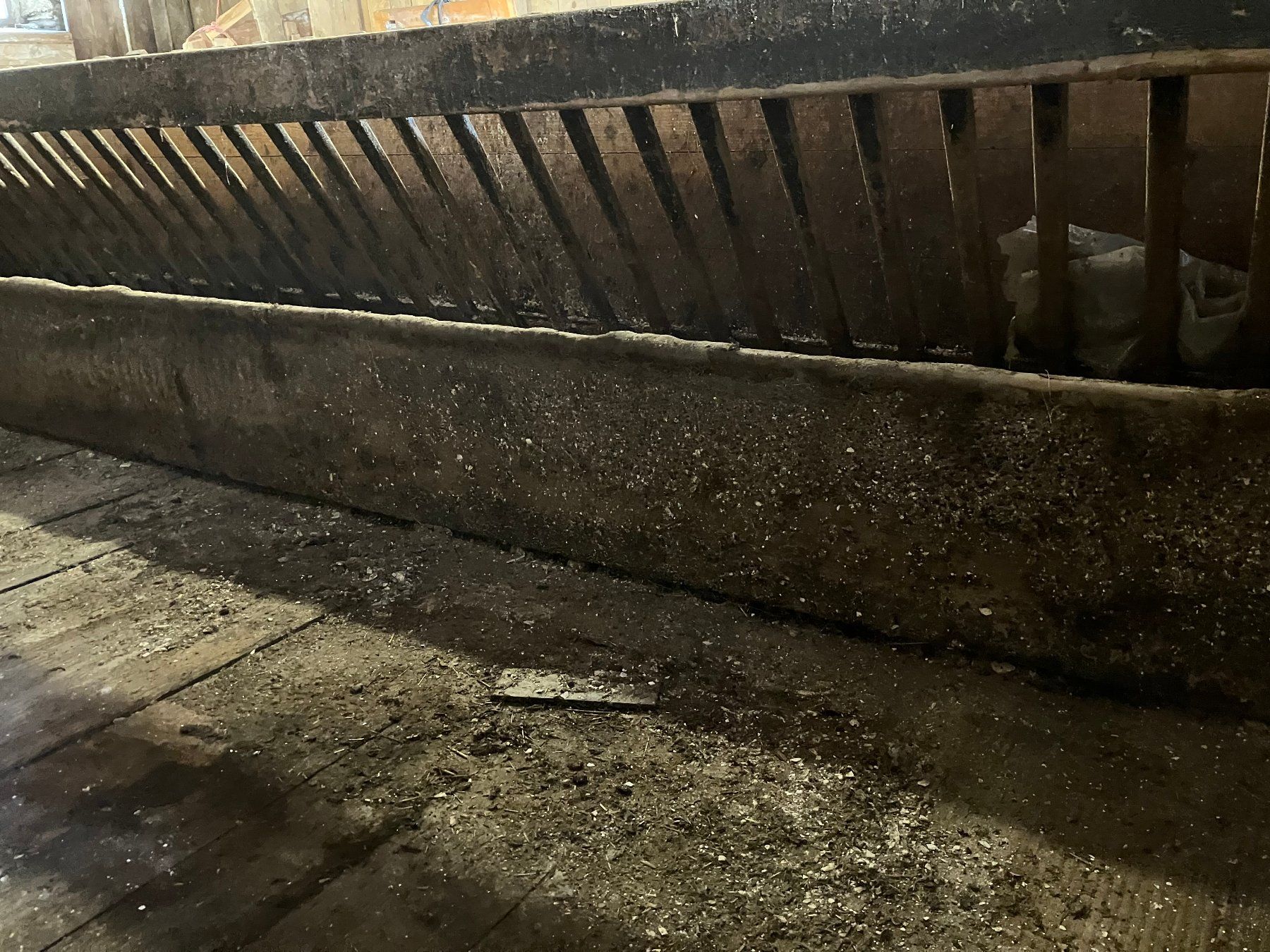Articoli in legno: Krippe für Schafe Holz – Usato da Pfäffikon ZH venduto da Einarrolf