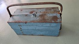 Vintage Werkzeugkiste aus Metall, ideal für Sammler!