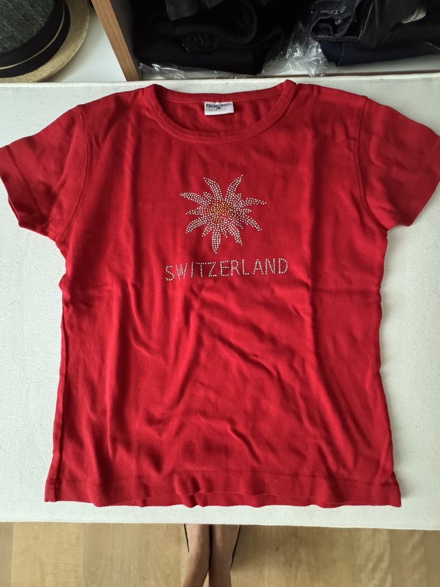 T-shirt: 1.August AT-Shirt rot mit Edelweiss Gr  – Usato da Zürich venduto da Orionos