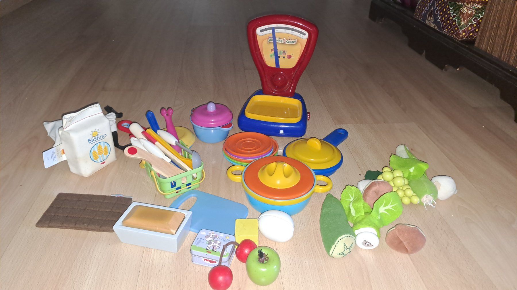 Jouets: Kinderküche Holz gut erhalten – D'occasion à Wädenswil par tat_j7wv 6