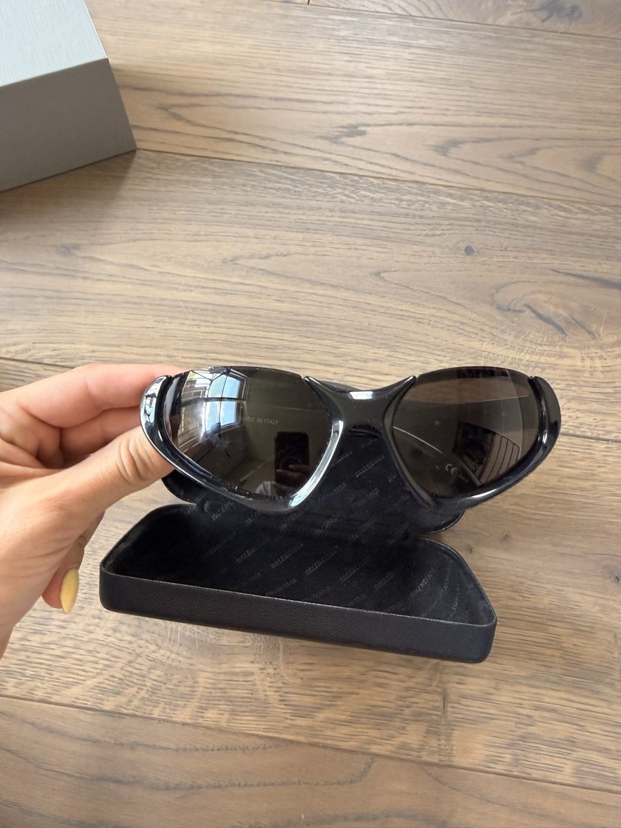 Balenciaga Lunettes & Verres: Balenciaga Sunglasses with Case – D'occasion à Zürich par Bellinka23 7