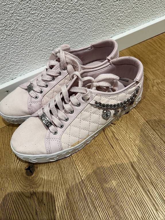 Chaussures femmes: Guess Schuhe Grösse 39 – D'occasion à Schötz par kon_57fh