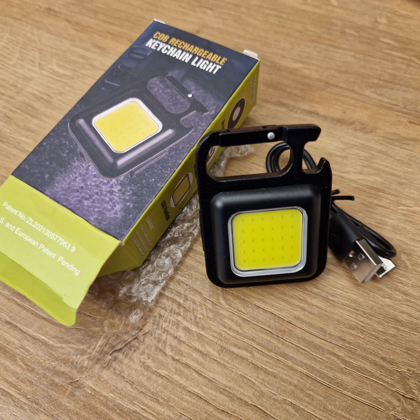 Lampade: Portable mini lampe LED USB, porte clé, magnétique – Nuovo e nell'imballaggio originale da Yverdon-les-Bains venduto da rogi80 1