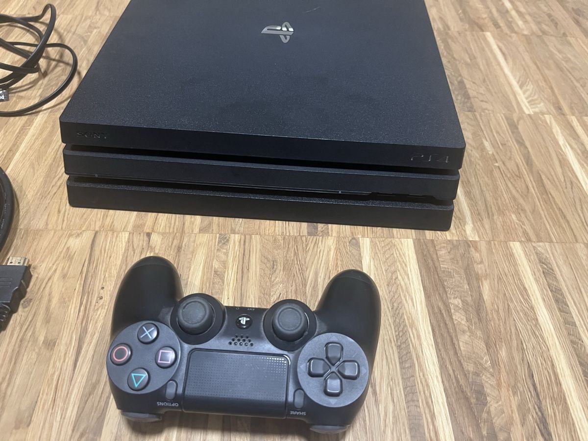 Sony Konsolen: Sony PlayStation 4 Pro – Gebraucht aus Aarau von cle_w57t 1