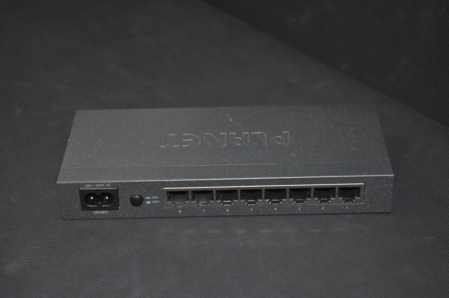 Hub & Switch: 8-Port Gigabit Ethernet Switch – Usato da Zizers venduto da Digitag0 2