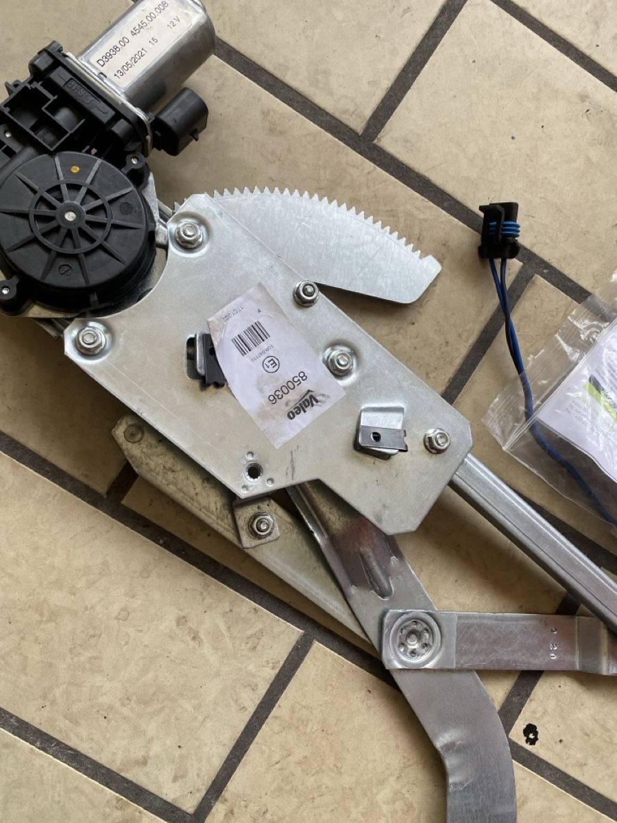BMW Toutes les pièces auto: BMW e36 Limo Fensterheber  – Neuf avec emballage d'origine à Büren an der Aare par twostrokeguy 2