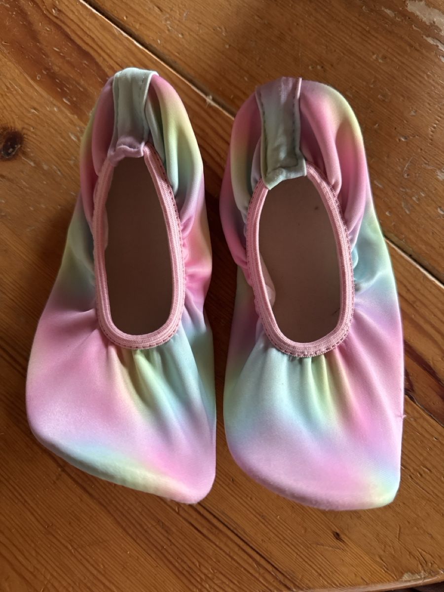 Scarpe da uomo: Turnfinken, täppeli Gr. 32 – Nuovo (secondo la descrizione) da Fehraltorf venduto da bes_x99s