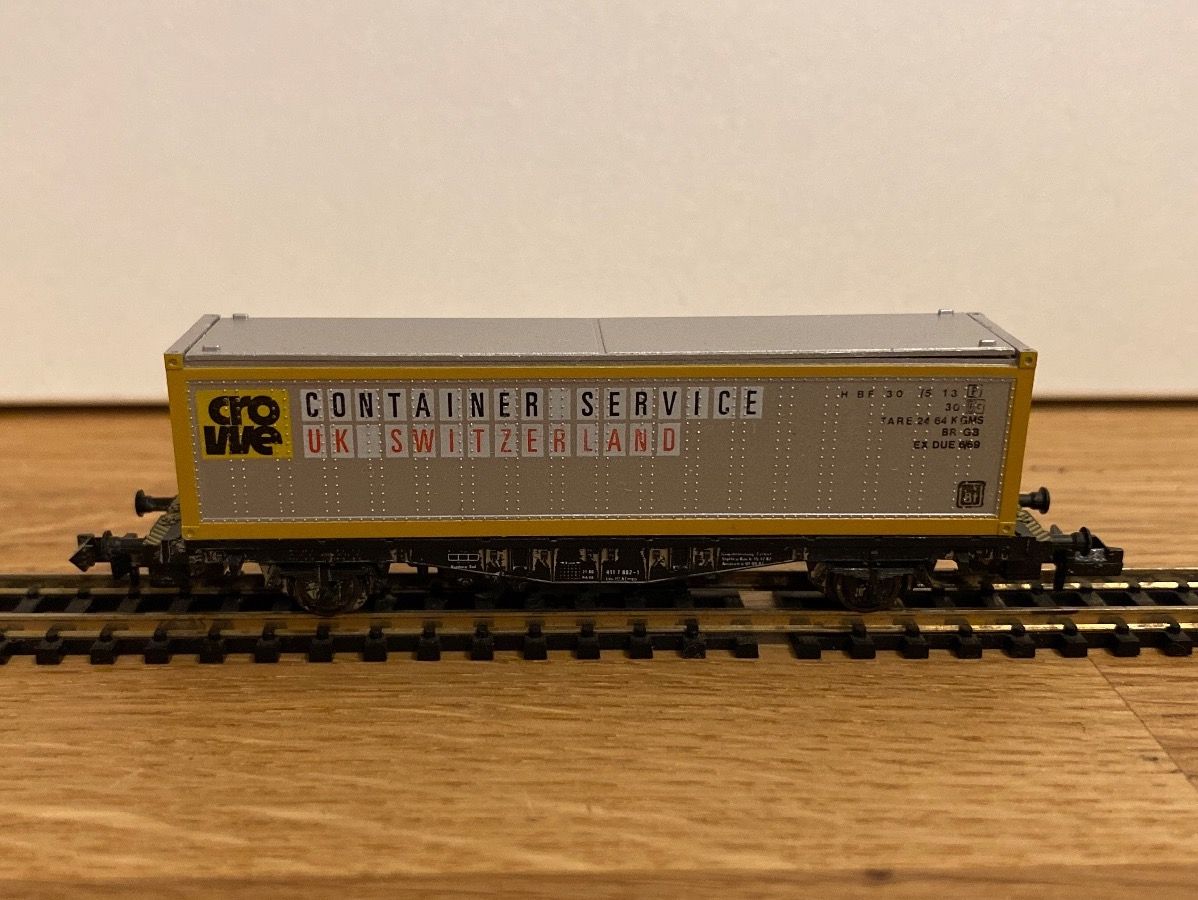 Fleischmann Modellini di ferrovie: Fleischmann 8241 Containertragwagen "Cro We Container Servic – Usato da Schlierbach venduto da Look8
