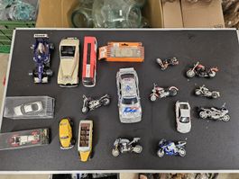 Konvolut Modellautos und Motorräder, verschiedene Massstäbe