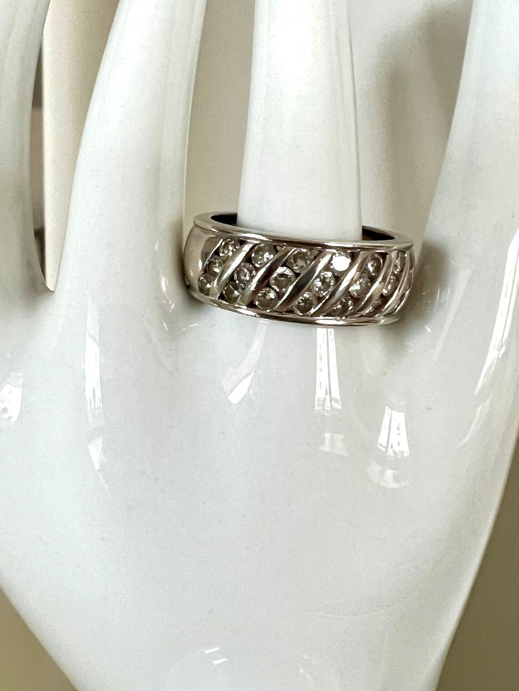 Ringe: Breiter Silberring 925 mit funkelnder Steinbesatzung Gr 57 – Gebraucht aus Ruswil von artbyhand 3