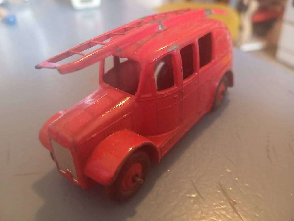 Dinky Toys Modellini d'auto: Feuerwehr dinky Toys – Usato da Basel venduto da Petergunn