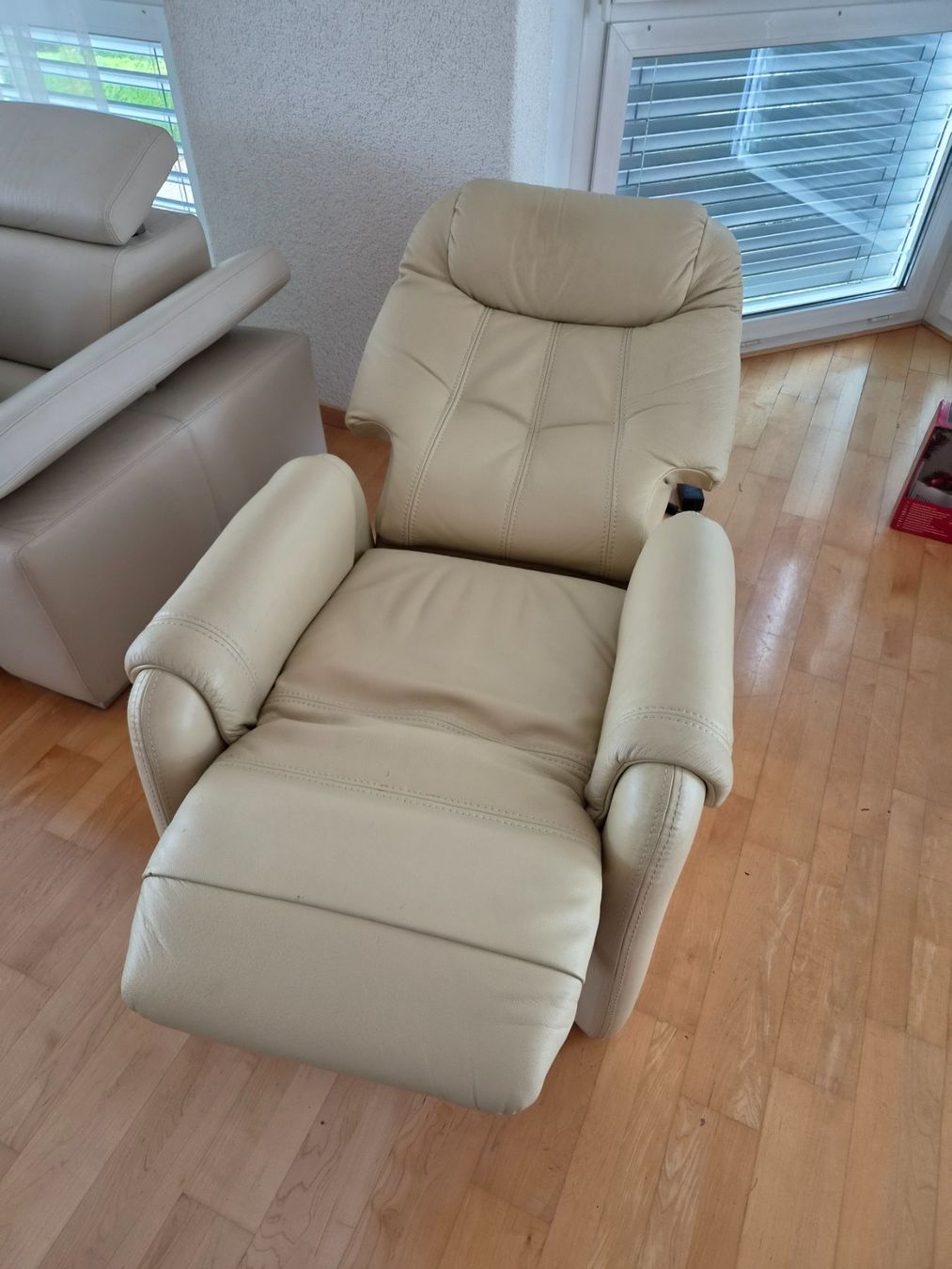 Sessel: Ledersessel beige mit Relaxfunktion Mönsted – Gebraucht aus Kloten von soat 1