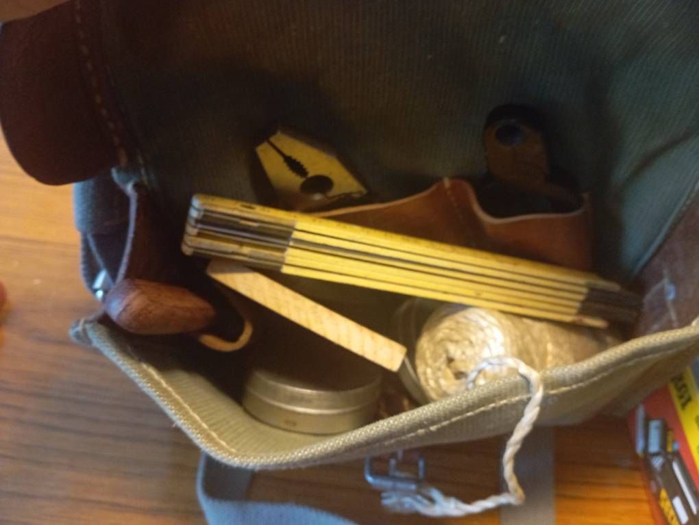 Schweizer Armee Taschen: Militär Tasche mit Inhalt – Gebraucht aus Basel von Petergunn 1