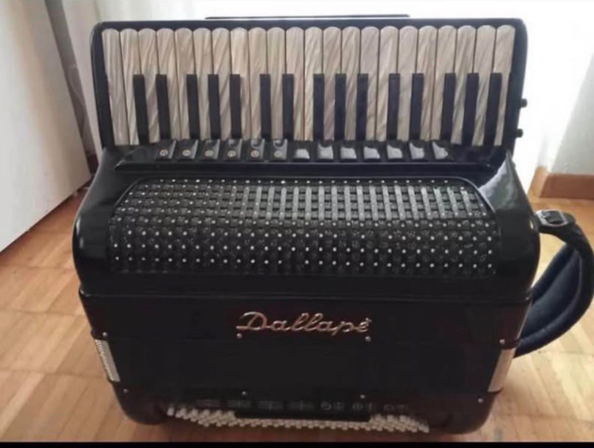 Instruments de musique: Akkordeon Dallape 1998 – D'occasion à St. Gallen par dus_8xmw