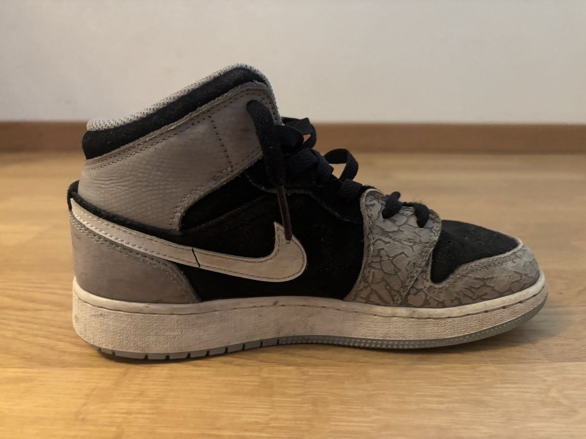 Jordan Schuhe für Jungen: Jordan 1 Mid Sneakers Grösse 37.5 gebraucht – Gebraucht aus Jona von rhy_vbc7 1