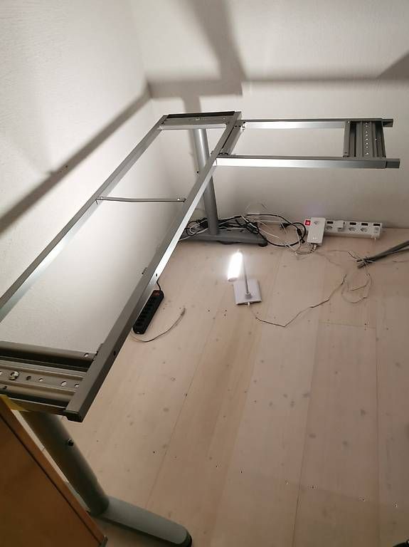 Scrivanie: Ikea - Büro Eck Schreibtisch – Usato da Bubikon venduto da Renereto22 1