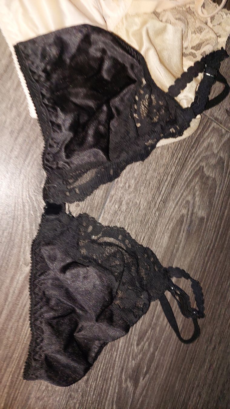 Sonstige Unterwäsche: 5er Set Damen BHs Spitze vers. Farben Grösse S – Gebraucht aus Gwatt (Thun) von Letzte-Chance-III 3