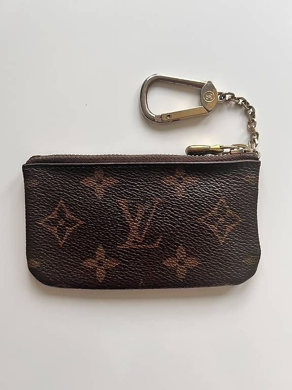 Sacs femmes: Louis Vuitton Pochette Cles  Monogram Canvas – D'occasion à Schwerzenbach par Sarah_Schwerzenbach 2