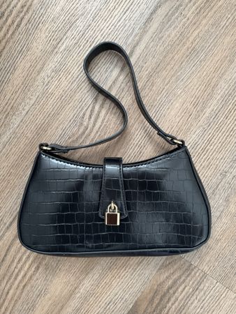 Schwarze schultertasche