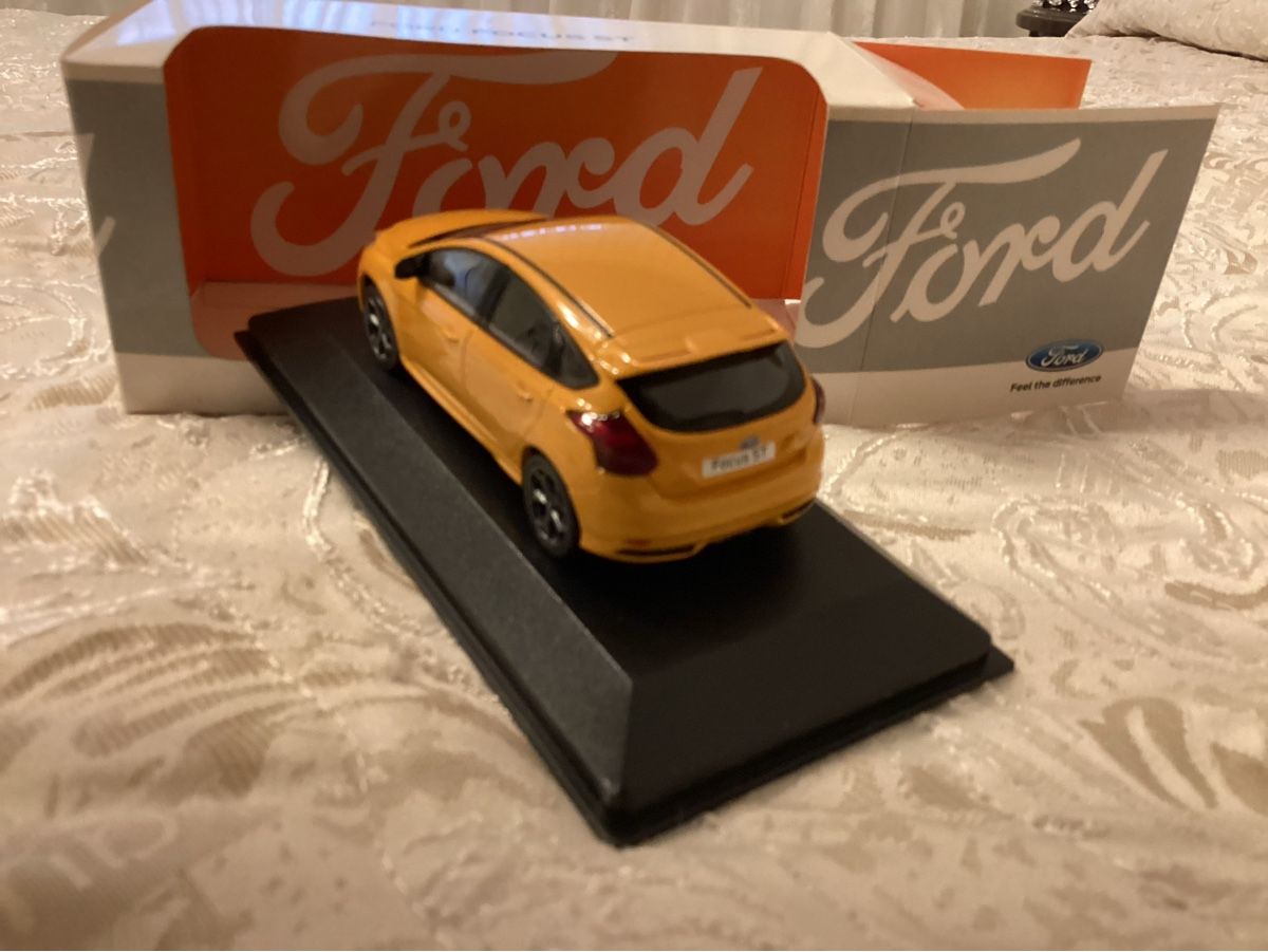 Ford Modellautos: Ford Focus ST – Neu und originalverpackt aus Flawil von Imperiosud 3