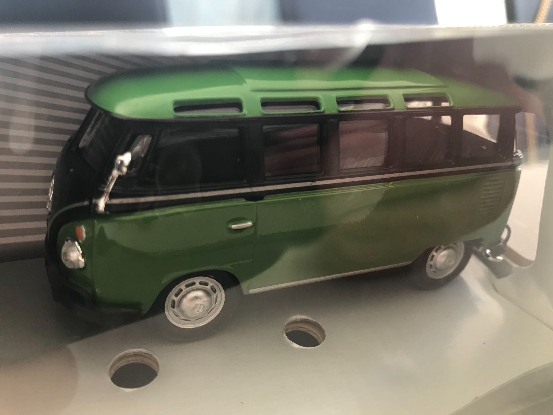 Schuco Modellini d'auto: Vw T1 1/43 Schuco Samba – Nuovo e nell'imballaggio originale da Meyrin venduto da Sparco05 1