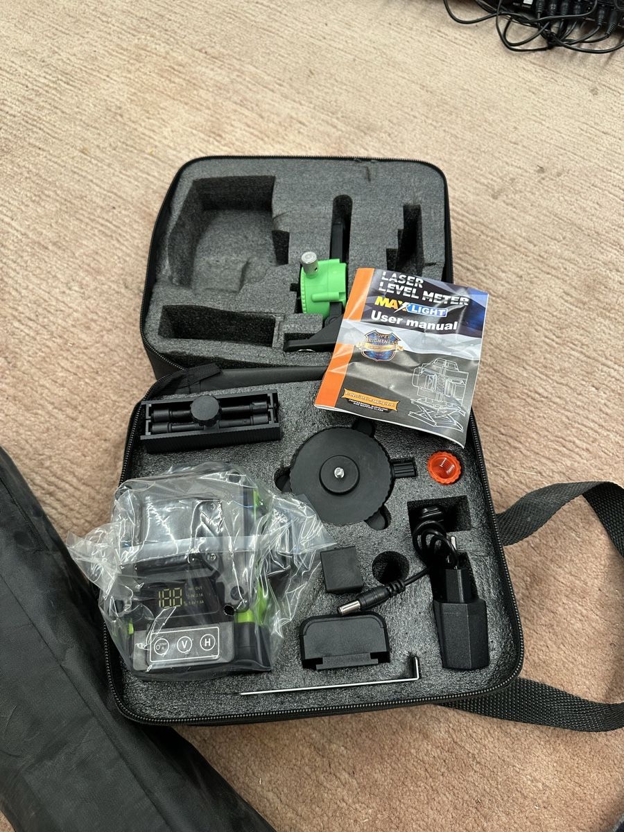 Mesurer: Laser Level Meter MAXLL7 Set mit Stativ neu – Neuf (Voir description) à Tschierv par Screamingwolfguitars