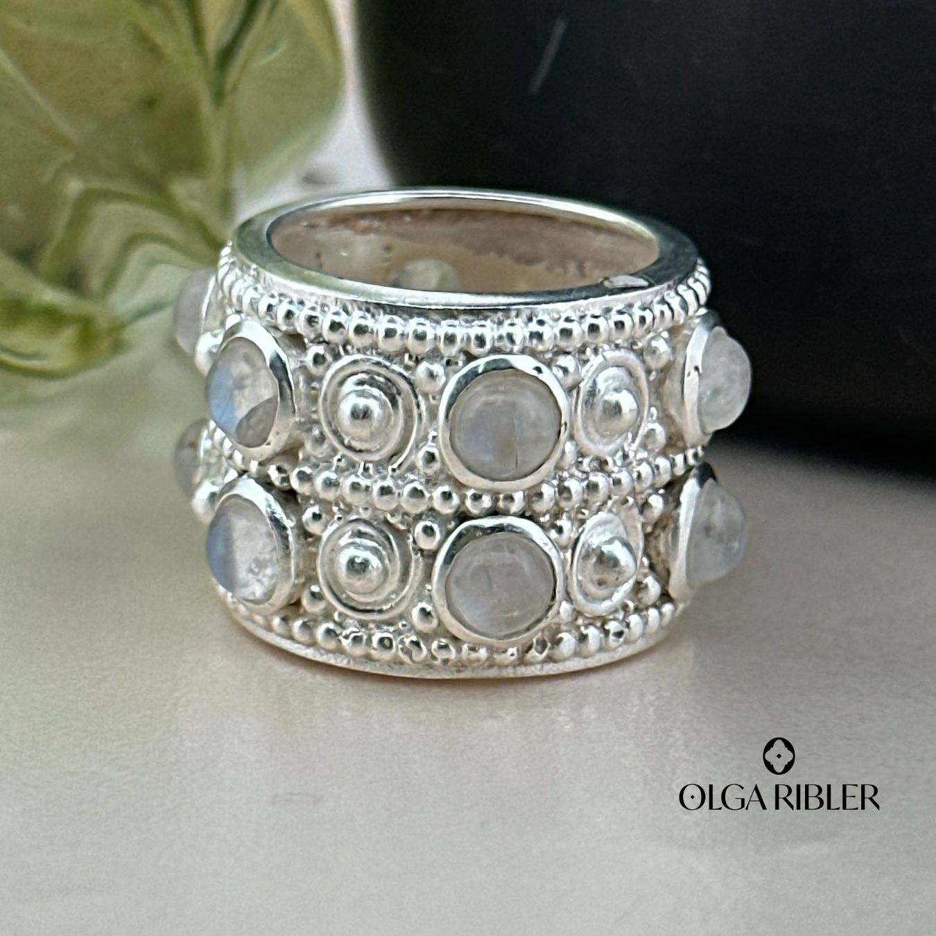 Olga Ribler Anelli: Ornament Ring Mondstein Silber Grösse 58 – Nuovo (secondo la descrizione) da Luzern venduto da Schmuckoutlet 1
