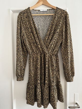 Kleid mit Leo Print Grösse S neuwertig