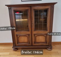Schönes Vitrinenbüffet