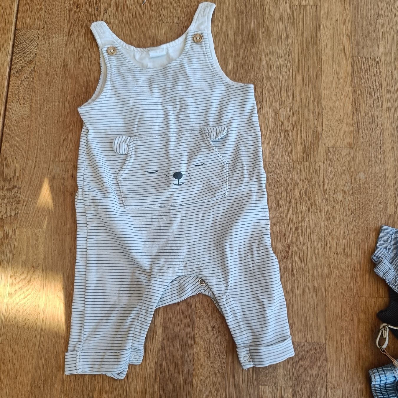 H&M Pantaloni: Latzhose Grösse 68 – Usato da Jaberg venduto da urig17.