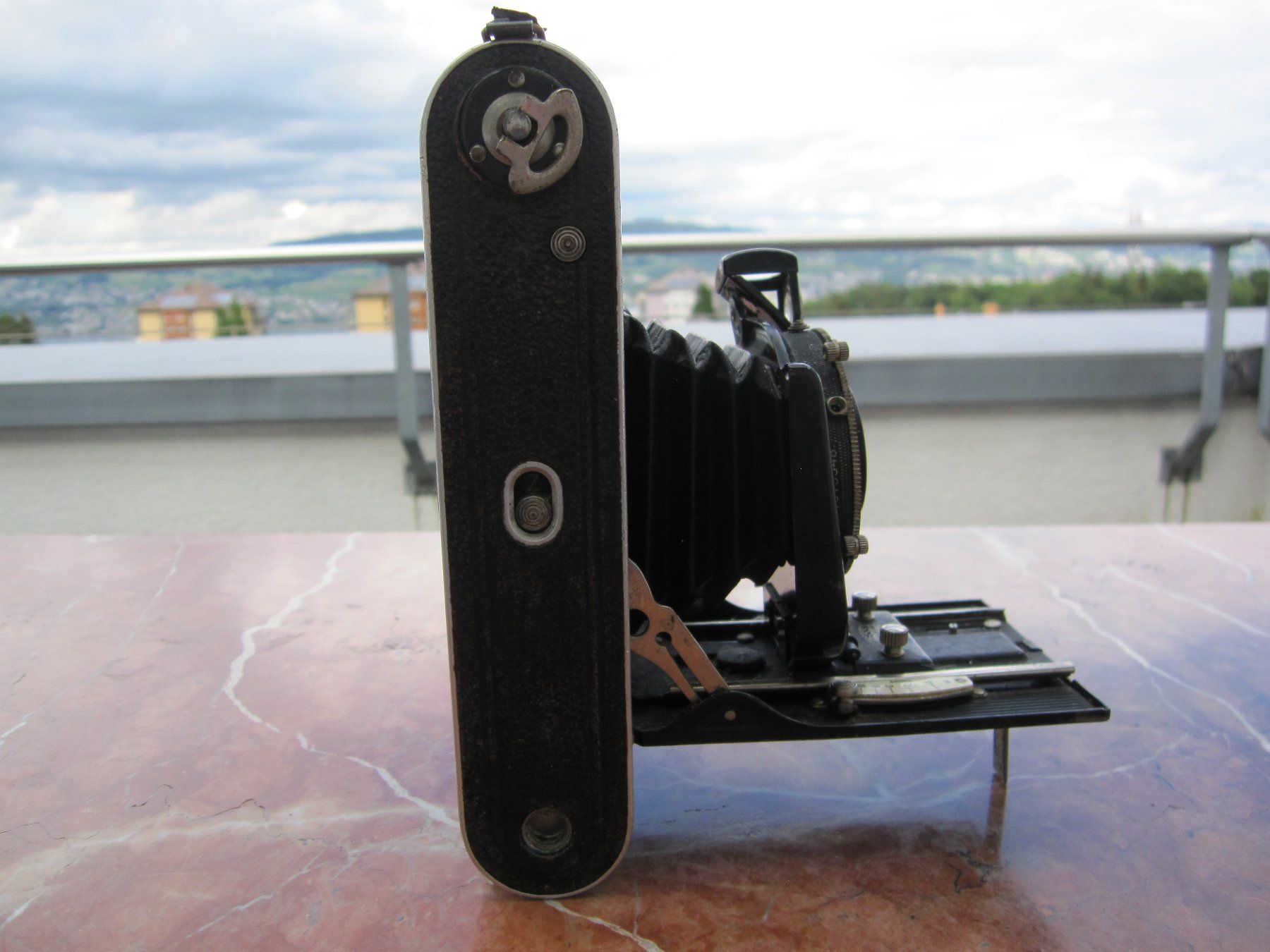 Zeiss Fotocamera: Zeiss-Ikon Folding Camera Cocarette 519/2 – Usato da Horgen venduto da sarahbuechler01