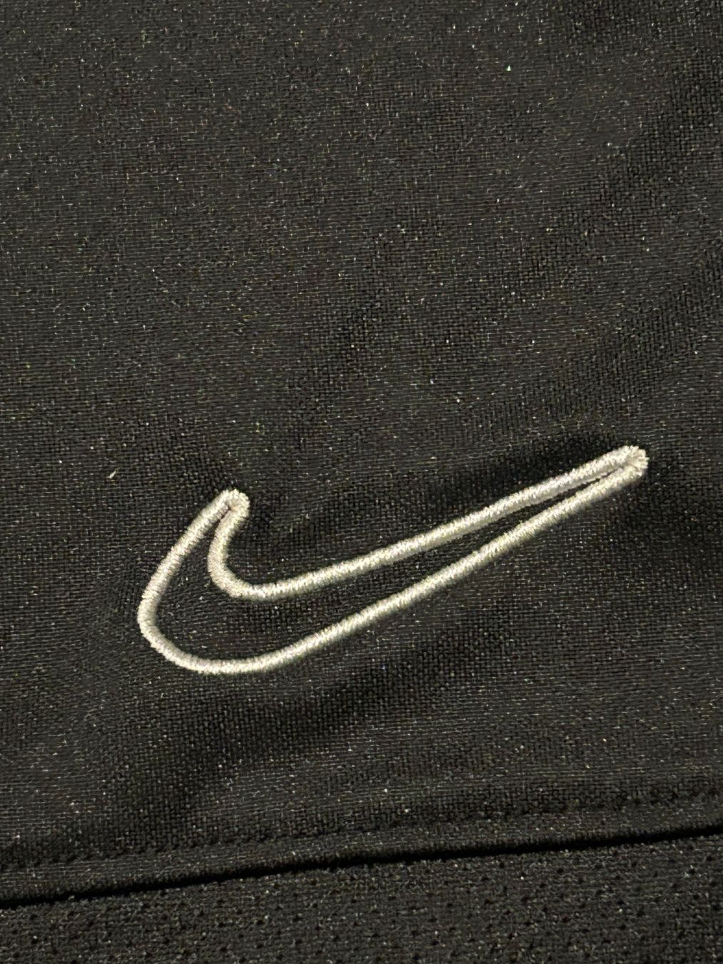 Nike Pantaloni: Nike Shorts Grösse Kinder L – Usato da Lobsigen venduto da HeneM 1