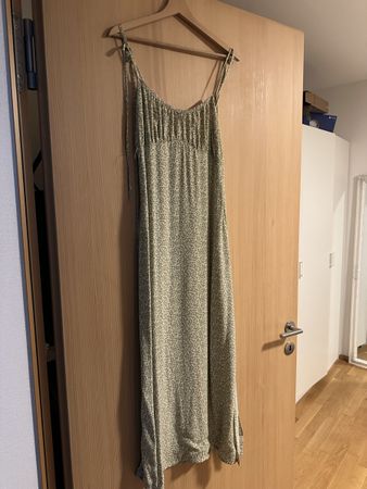 Sommerkleid Pull&Bear geblümt Grösse L guter Zustand