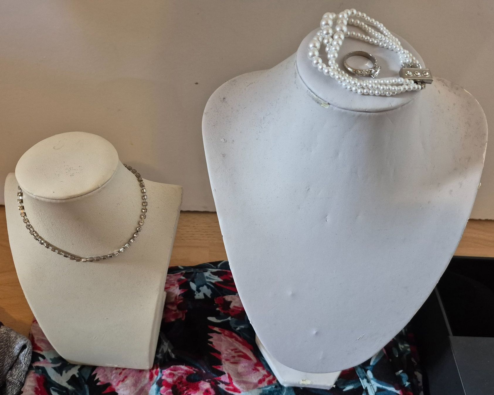 Altri gioielli: Schmuck Büste und Accessories – Usato da Adliswil venduto da cha_fq9f 3