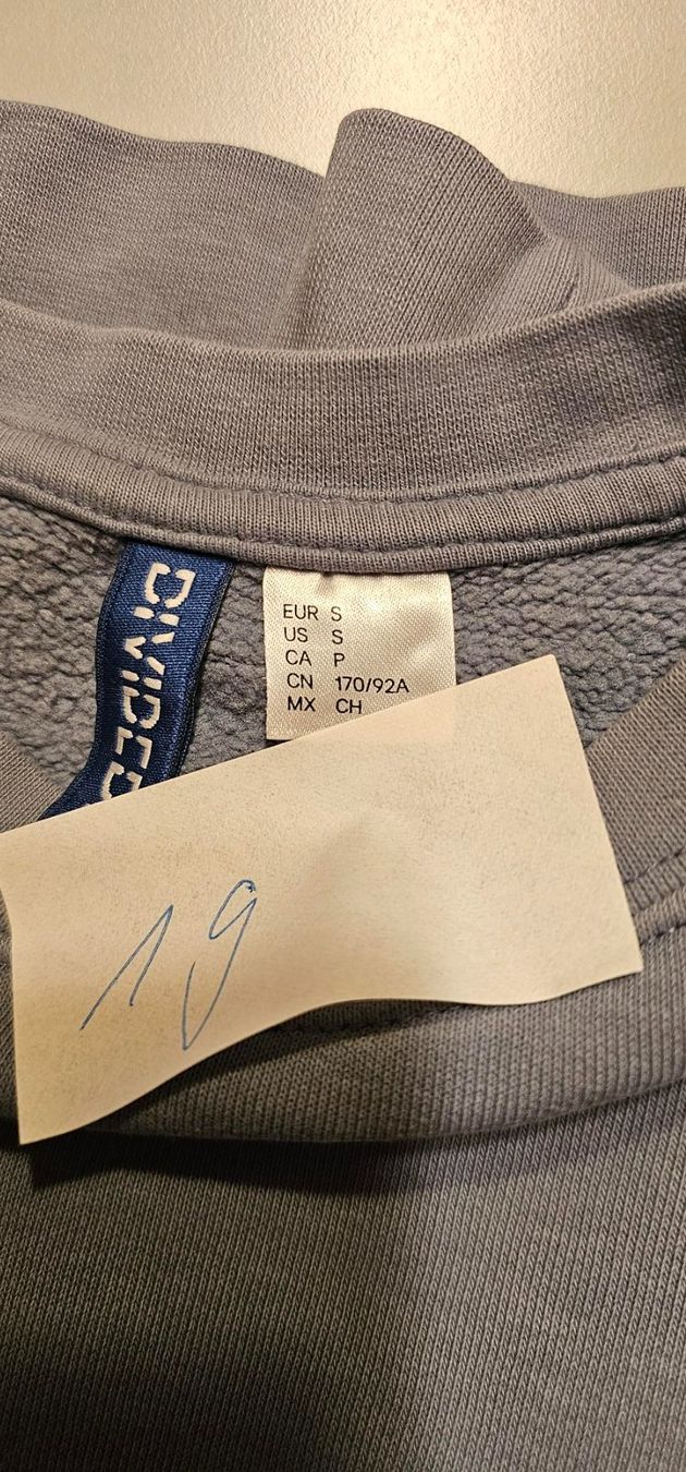 Pullover & Sweatshirts: Pullover H&M grau Grösse S – Gebraucht aus Azmoos von Jadejo 2