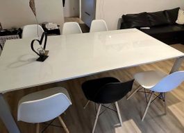 Esstisch weiss Glas Metallgestell inklusive Stühle