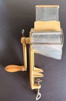 Kurbelmaschine Nussmühle Metall Holz, Vintage, guter Zustand