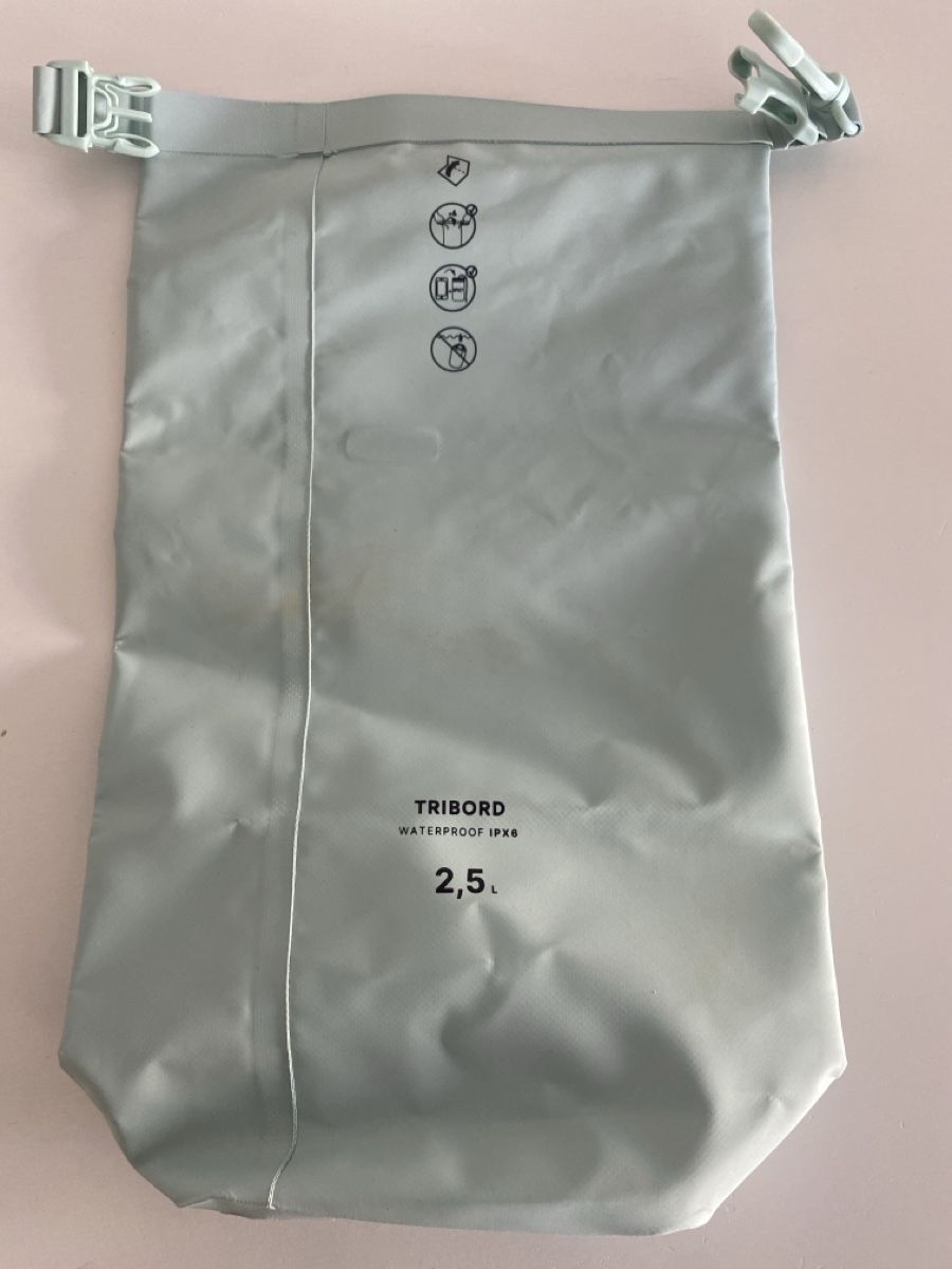 Taschen: Wasserdichte Tasche Sichtfenster hellblau-mint 2,5l – Gebraucht aus Winterthur von Niggita 1